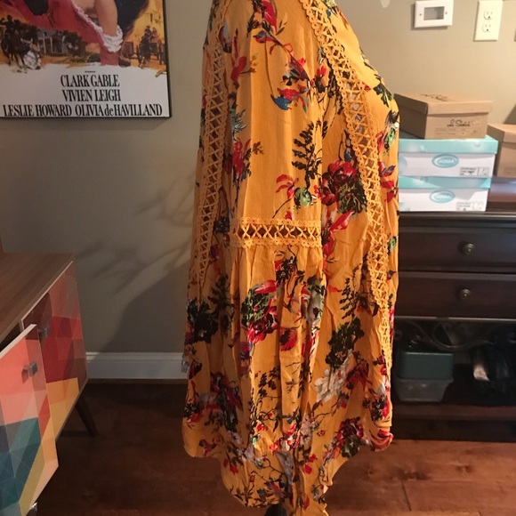 ♥️ 2 left ♥️Floral print lace reimburse tunic top - Picture 5 of 6